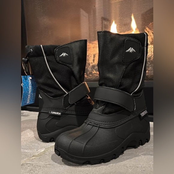 Tundra Quebec Waterproof,Thermolite Insulated,Velcro slip in,rugged sole boot - Picture 1 of 11